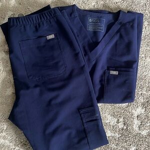 Navy Figs Men’s set - Cairo cargo & Leon top - L (both) gently worn